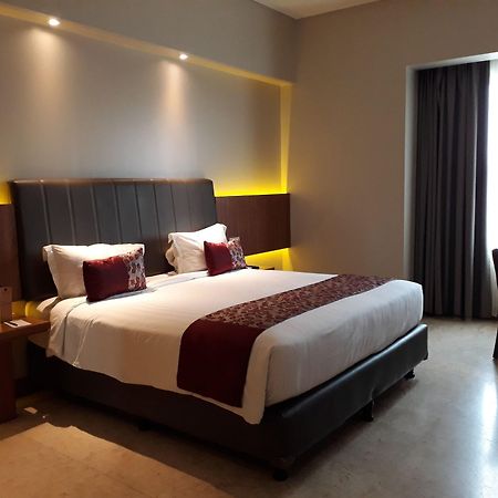 Demelia Hotel Makassar Eksteriør billede