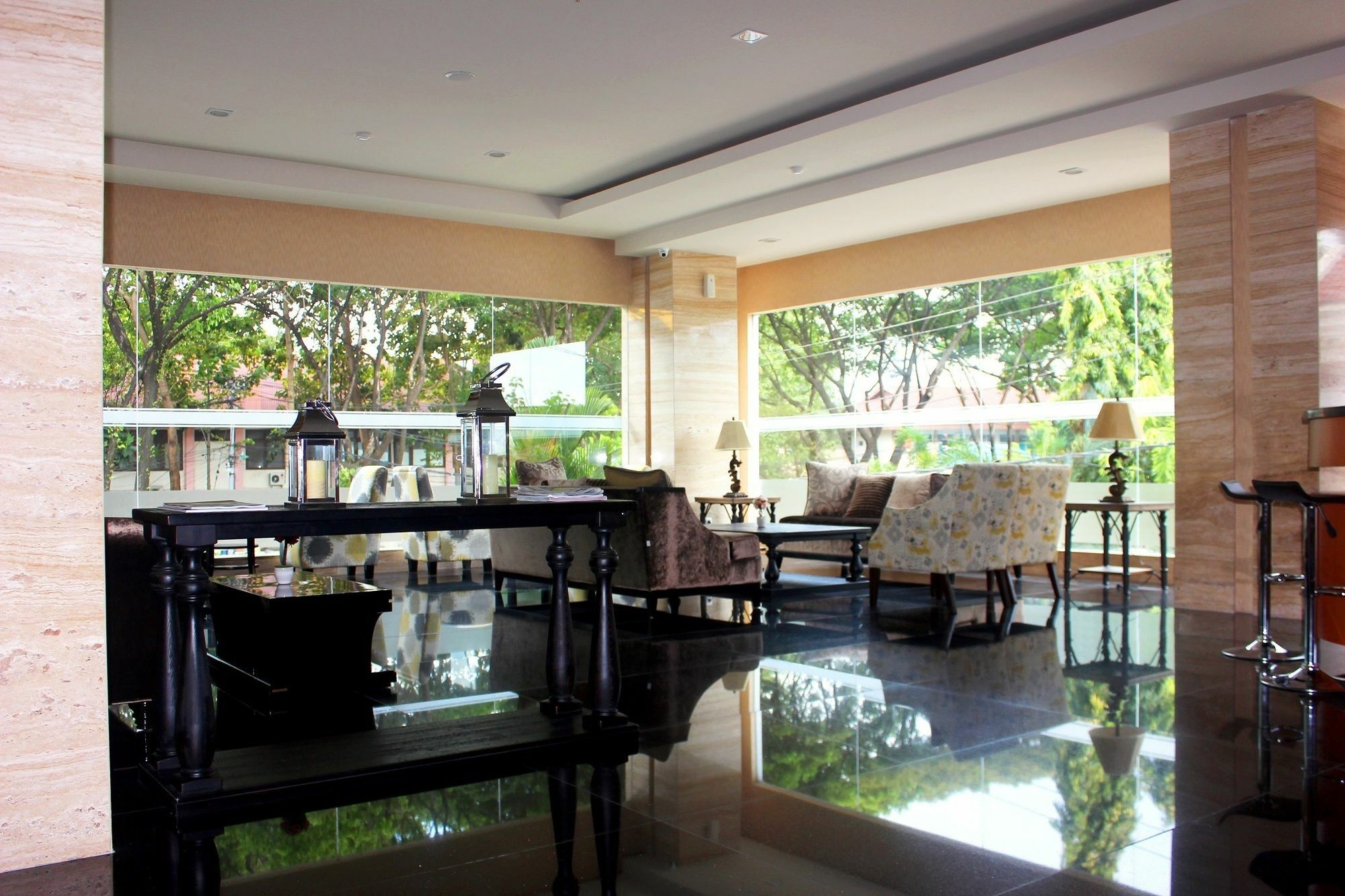 Demelia Hotel Makassar Eksteriør billede