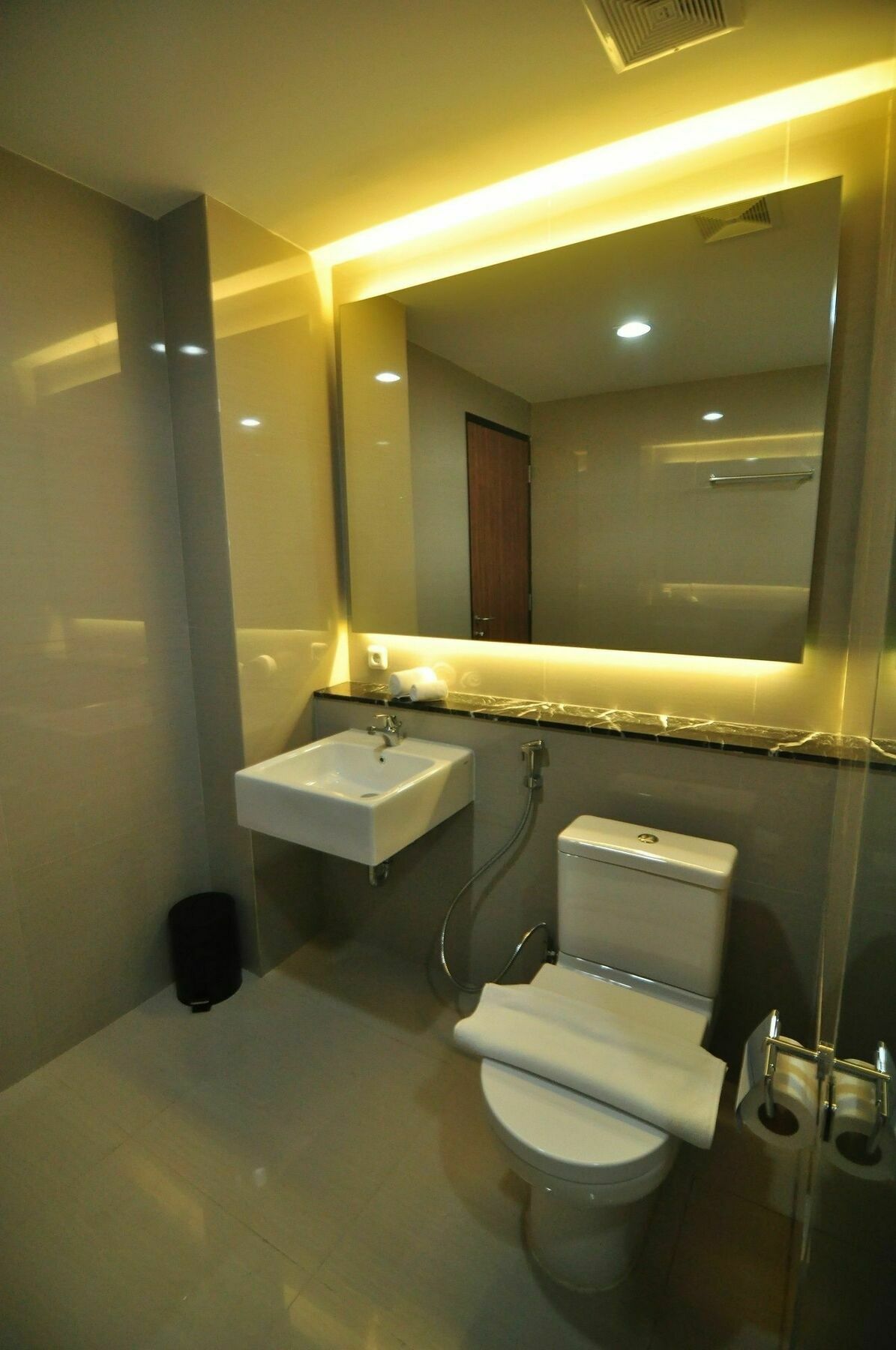 Demelia Hotel Makassar Eksteriør billede